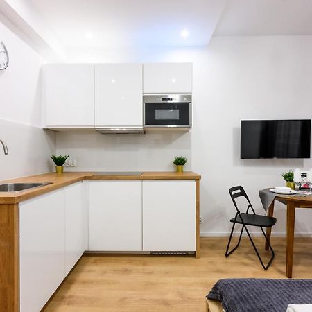 Cracow Rent Apartments - Spacious Apartments For 2-7 People In Quiet Area - Kolberga Street Nr 3 - 10 Min To Main Square By Foot คราคูฟ ภายนอก รูปภาพ