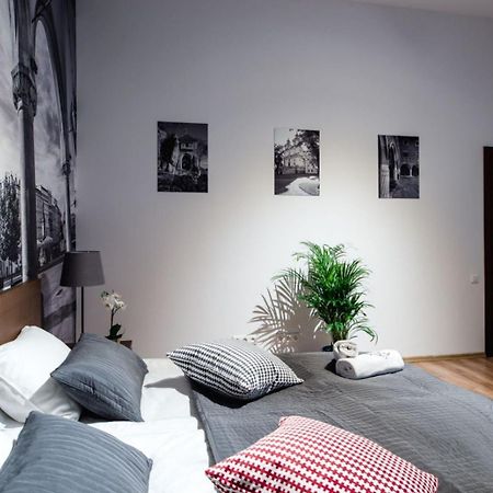 Cracow Rent Apartments - Spacious Apartments For 2-7 People In Quiet Area - Kolberga Street Nr 3 - 10 Min To Main Square By Foot คราคูฟ ภายนอก รูปภาพ