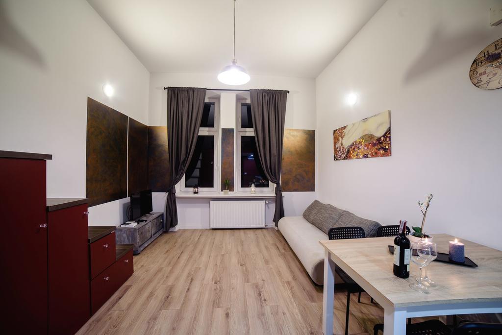 Cracow Rent Apartments - Spacious Apartments For 2-7 People In Quiet Area - Kolberga Street Nr 3 - 10 Min To Main Square By Foot คราคูฟ ภายนอก รูปภาพ