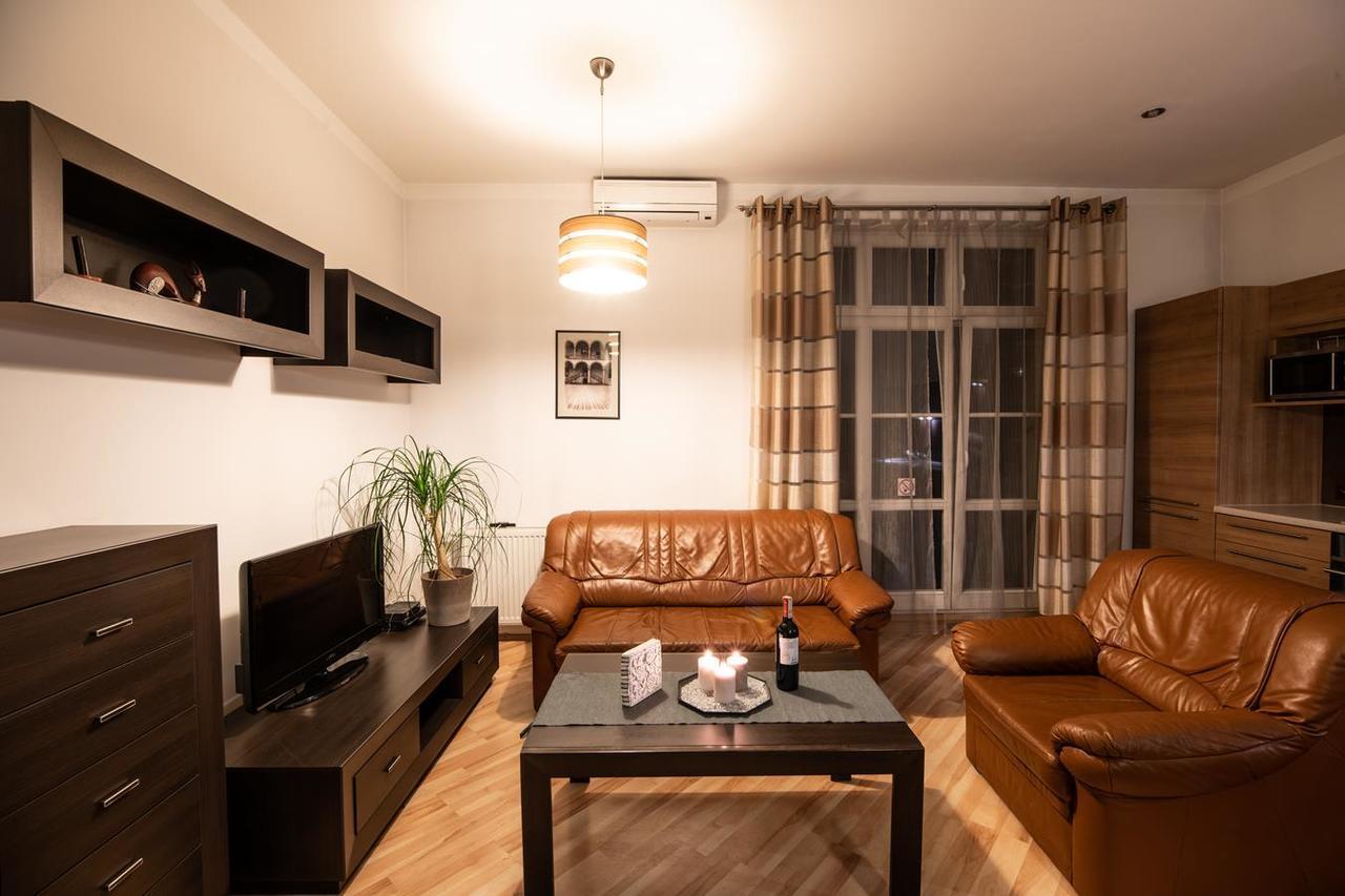 Cracow Rent Apartments - Spacious Apartments For 2-7 People In Quiet Area - Kolberga Street Nr 3 - 10 Min To Main Square By Foot คราคูฟ ภายนอก รูปภาพ