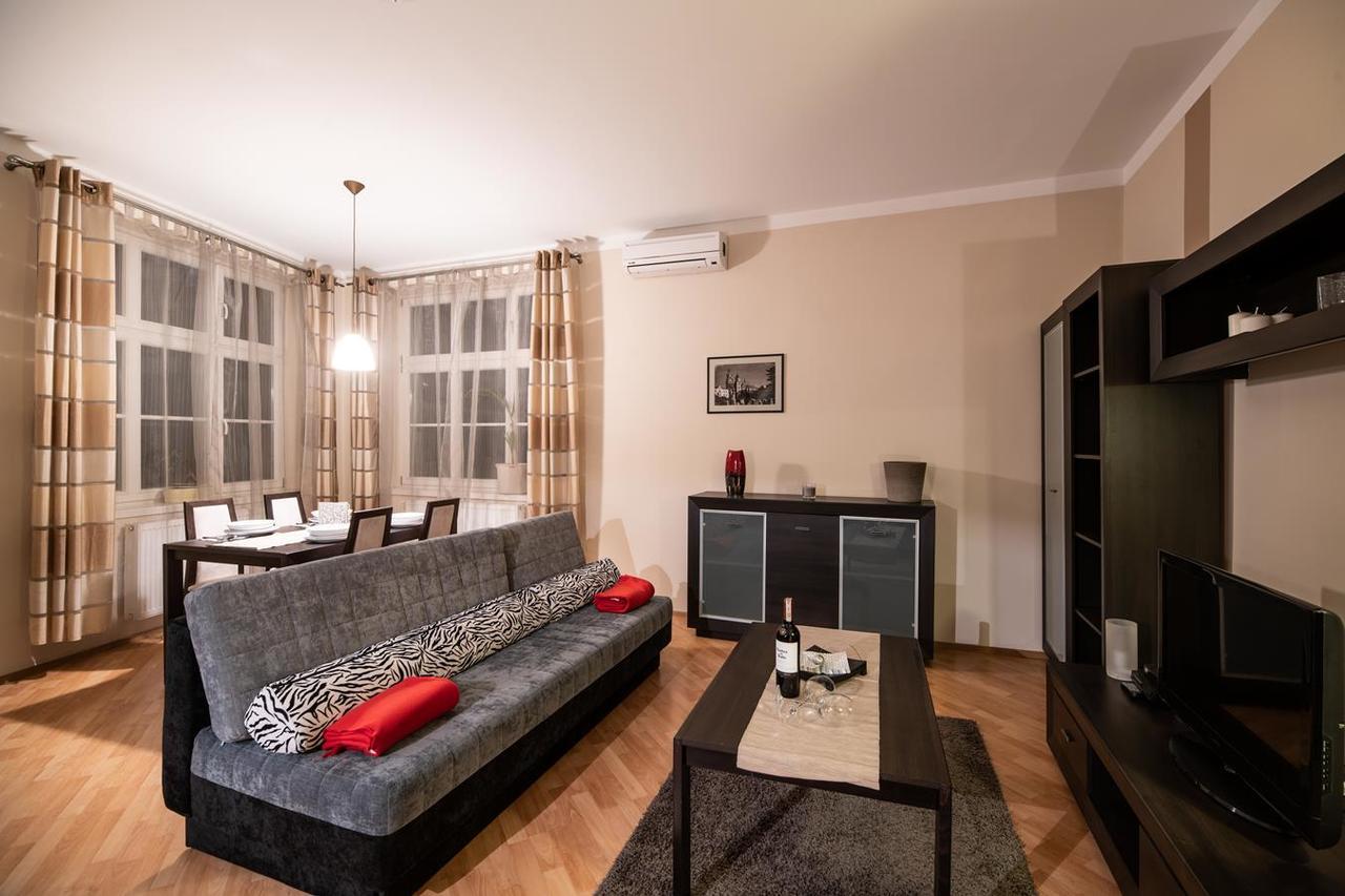 Cracow Rent Apartments - Spacious Apartments For 2-7 People In Quiet Area - Kolberga Street Nr 3 - 10 Min To Main Square By Foot คราคูฟ ภายนอก รูปภาพ