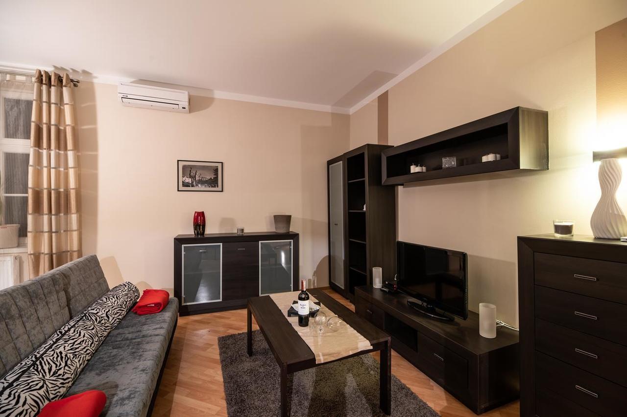 Cracow Rent Apartments - Spacious Apartments For 2-7 People In Quiet Area - Kolberga Street Nr 3 - 10 Min To Main Square By Foot คราคูฟ ภายนอก รูปภาพ