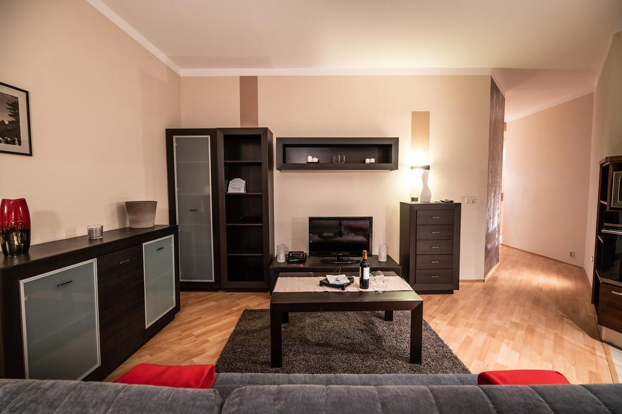 Cracow Rent Apartments - Spacious Apartments For 2-7 People In Quiet Area - Kolberga Street Nr 3 - 10 Min To Main Square By Foot คราคูฟ ภายนอก รูปภาพ