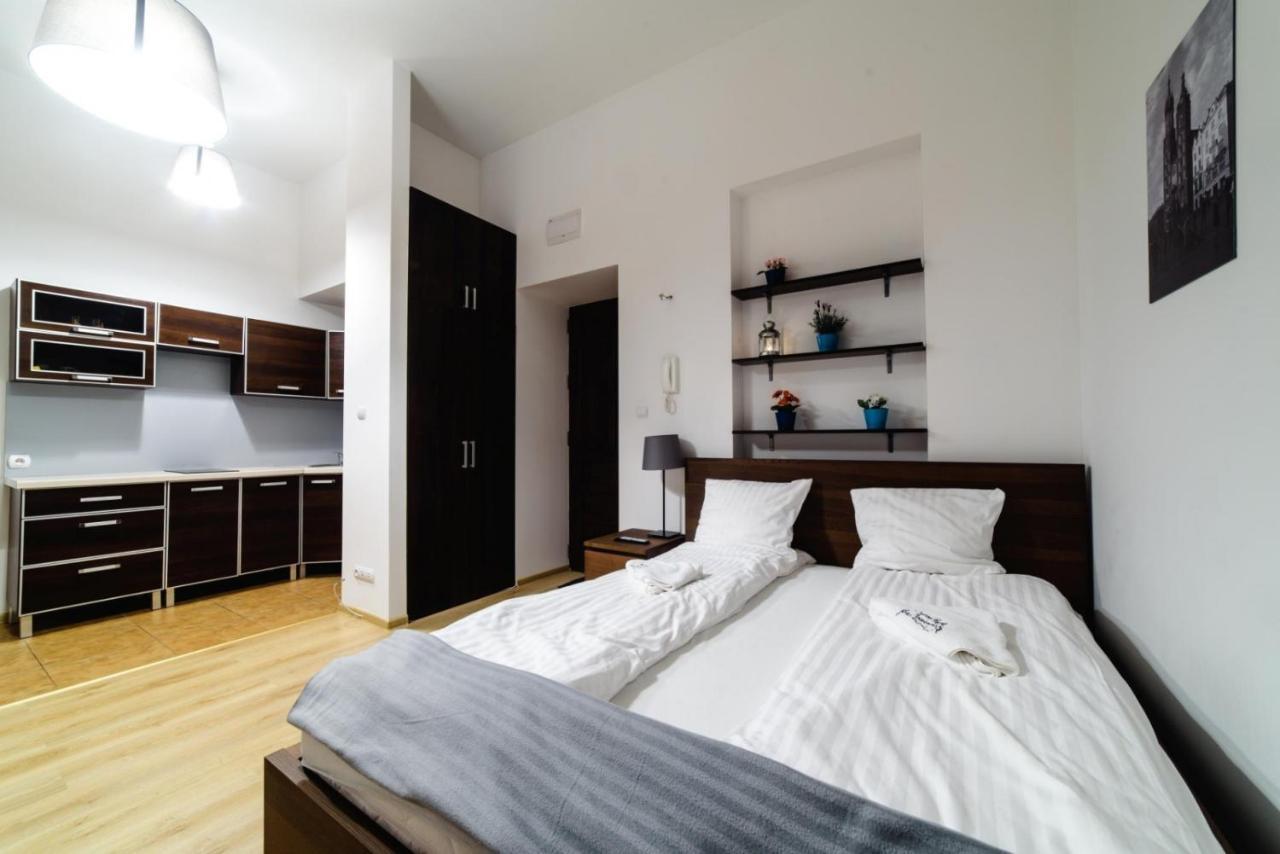 Cracow Rent Apartments - Spacious Apartments For 2-7 People In Quiet Area - Kolberga Street Nr 3 - 10 Min To Main Square By Foot คราคูฟ ภายนอก รูปภาพ