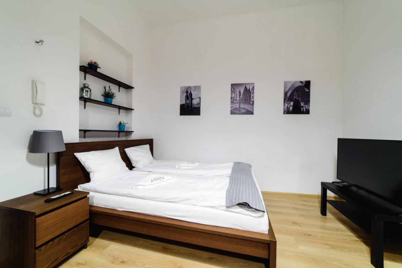 Cracow Rent Apartments - Spacious Apartments For 2-7 People In Quiet Area - Kolberga Street Nr 3 - 10 Min To Main Square By Foot คราคูฟ ภายนอก รูปภาพ