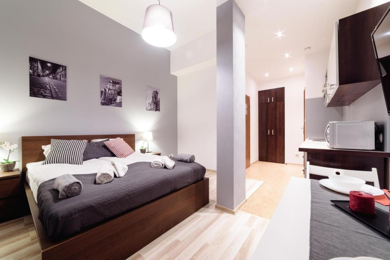 Cracow Rent Apartments - Spacious Apartments For 2-7 People In Quiet Area - Kolberga Street Nr 3 - 10 Min To Main Square By Foot คราคูฟ ภายนอก รูปภาพ