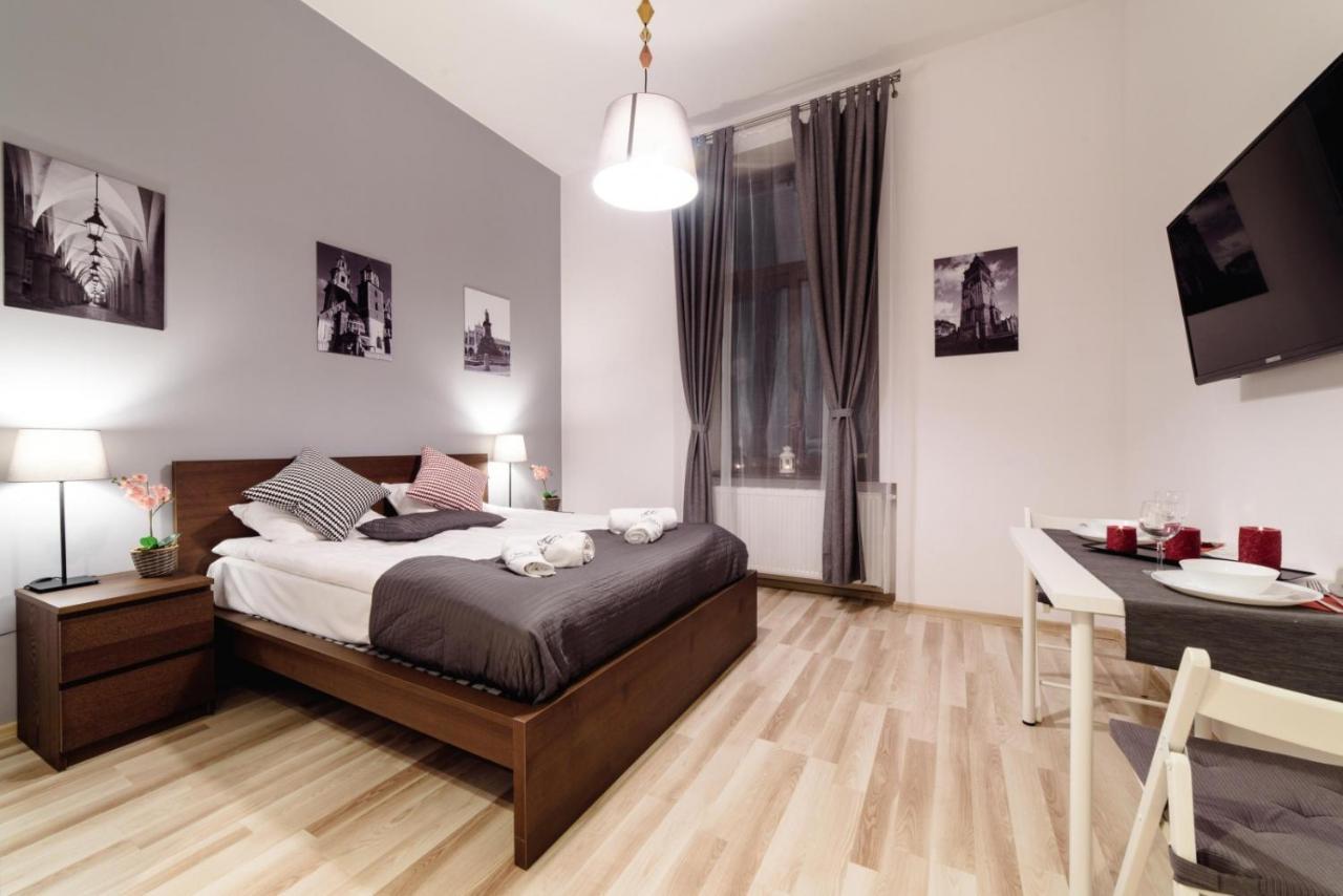 Cracow Rent Apartments - Spacious Apartments For 2-7 People In Quiet Area - Kolberga Street Nr 3 - 10 Min To Main Square By Foot คราคูฟ ภายนอก รูปภาพ